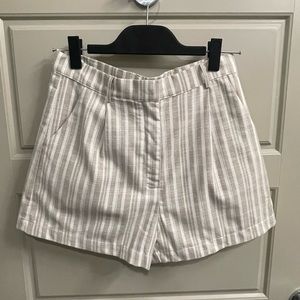 NWT - Entro - Linen & White Shorts - Medium